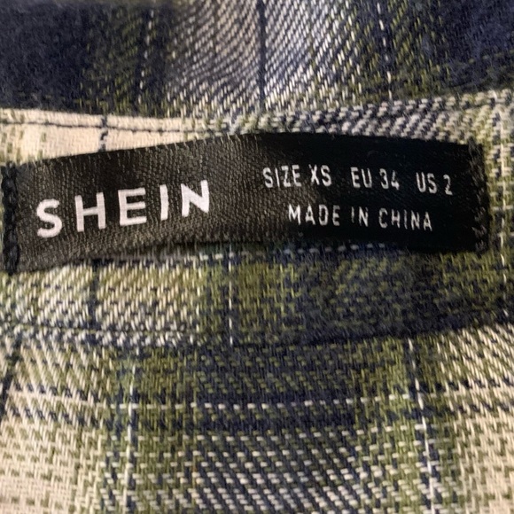 SHEIN Plaid flannel style cropped button down shirt. Size XS - Picture 5 of 5